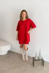 Remerón de manga corta, corte oversize, color plateado con brillo, confeccionado en lurex con lycra.