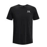 Remera deportiva Under Armour de manga corta, color negro, con cuello redondo y el logo de la marca estampado en el pecho en color blanco.