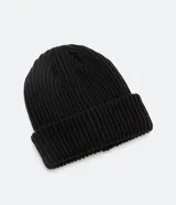 Gorro de lana acrílica con textura acanalada y borde plegado, de diseño clásico y versátil.