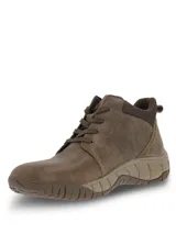 Bota de cuero marrón con cordones, diseño de caña baja y suela de goma con relieve.