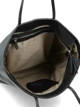 Cartera shopper de gran tamaño, confeccionada en cuero graneado negro, con cierre principal, asas finas y bolsillos interiores.