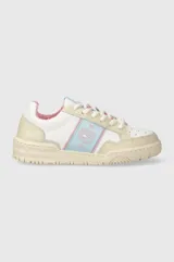 Zapatillas deportivas Chiara Ferragni de cuero blanco con detalles en celeste y rosa. Presentan el logo de la marca en el lateral y cordones blancos.