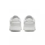 Championes Nike Dunk Low de diseño clásico, confeccionados en cuero sintético con una combinación de colores blanco y negro.