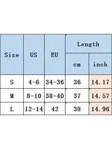 Top negro con lunares blancos, escote halter y lazo al cuello.