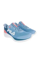 Championes deportivos Fila modelo Extra, color azul jean con detalles en coral y blanco. Confeccionados en malla transpirable, con suela amortiguada y logo grande en el lateral.