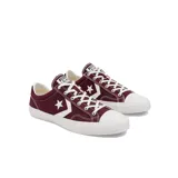 Championes Converse Star Player color bordó con detalles en blanco.