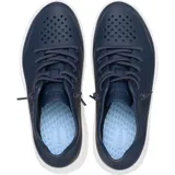 Championes Crocs modelo InMotion Pacer, de color lila con suela blanca. Cuentan con diseño de cordones elásticos y perforaciones laterales para mayor ventilación.