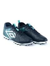 Championes de fútbol Umbro Tocco II Club A, color azul con detalles en blanco y celeste.