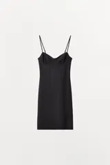 Vestido mini negro con escote corazón y aros integrados en el busto. Presenta tirantes finos ajustables y un diseño entallado con efecto reductor que estiliza la figura.