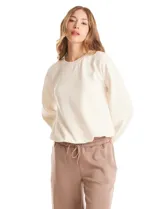 Buzo de modal de calce holgado y recto, con cuello redondo a la base, mangas largas con puños elastizados y ruedo con elástico. Presenta hombros caídos y diseño minimalista.