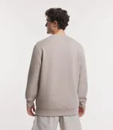 Buzo deportivo color verde claro, de manga larga y cuello redondo. Confeccionado en tejido de poliéster, viscosa y elastano.