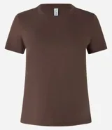 Remera celeste de media malla con cuello redondo y mangas cortas.