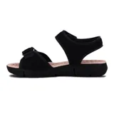 Sandalias negras con plataforma baja y ajuste de velcro en el tobillo y en la parte delantera.
