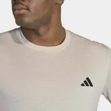 Remera Adidas Workout Essentials Feelready de color gris melange, con diseño clásico de manga corta y cuello redondo. Cuenta con el logo de la marca estampado en el pecho en color negro y tecnología de absorción de humedad.