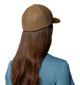 Gorro tipo gorra con visera curva de Columbia, confeccionado completamente en tejido de malla transpirable, con diseño cerrado y elástico con tecnología Flexfit.