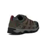 Championes de trekking color gris con detalles en rojo y negro, con suela de goma antideslizante.