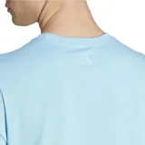 Remera celeste de algodón con logo Adidas estampado en color lila en el pecho.