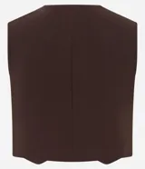 Chaleco slim color marrón, confeccionado en crepé, con escote en V y cierre frontal de botones metálicos.