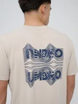 Remera deportiva Umbro modelo Melt de color azul marino, con cuello redondo, mangas cortas y logo bordado en el pecho.
