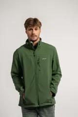 Campera negra de neopreno con cierre frontal y cuello alto.