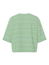 Remera de manga corta con diseño boxy, con estampado de rayas horizontales en color celeste y blanco.