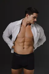 Boxer de algodón con cintura elástica, diseño ajustado y cómodo.