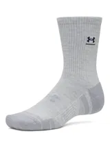 Medias deportivas de caña media Under Armour, color gris jaspeado con logo bordado en tono oscuro. Presentan diseño ergonómico con soporte de arco integrado, paneles de malla para mayor transpirabilidad y amortiguación en la planta del pie.