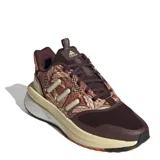 Championes Adidas X Plrphase, color marrón con estampado floral y detalles en amarillo.