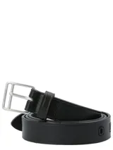Cinturón Caterpillar modelo Foundation Standard Leather, confeccionado en 100% cuero color negro, con hebilla metálica plateada.