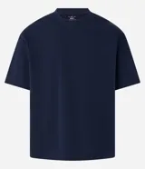 Remera boxy de manga corta y cuello redondo, confeccionada con tecnología dry de tacto frío en el interior y exterior de algodón.