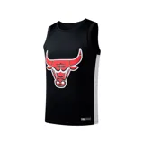 Musculosa de básquet negra con paneles laterales blancos. Presenta el logo de los Chicago Bulls estampado en el frente y etiqueta oficial de la NBA en el ruedo.