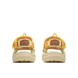 Sandalia deportiva Merrell con diseño ergonómico, correas ajustables de velcro en tonos amarillos, beige y rosado, y suela de goma con relieve para mayor tracción.