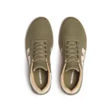 Zapatillas Merrell modelo Cygnet Canvas, color verde militar con una gran letra "M" blanca en el lateral y suela de goma marrón.