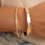 Pulsera de cadena tipo serpiente en plata 925, con diseño flexible y acabado brillante.