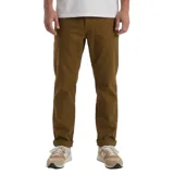 Pantalón Roark Hwy 1 Utility de corte recto, color marrón, con bolsillos laterales y traseros de estilo utilitario.