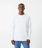 Remera básica de manga larga y cuello redondo, de corte confort en color blanco.