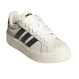 Championes Adidas modelo Streettalk Bold, color gris claro con las características tres tiras laterales en negro y suela plataforma blanca.
