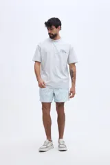 Remera oversize gris melange de manga corta con estampa en la espalda de la marca Brooksfield.