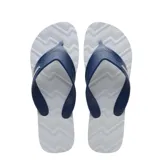 Sandalias Havaianas modelo Track, color negro con logo en rojo.