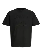 Remera de manga corta y cuello redondo, confeccionada en algodón. Presenta un diseño liso en color negro con el logo de la marca en relieve en el frente y el texto Premium // Since 1990 estampado debajo.