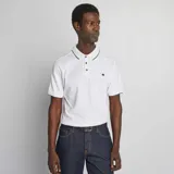 Chomba blanca de piqué de algodón, manga corta, con cuello clásico y tapeta de botones.