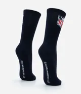 Medias de caña larga color azul marino, confeccionadas en tejido de algodón acanalado. Presentan el escudo de la NFL bordado en la parte superior de la caña.