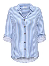 Camisa de viscosa sostenible de manga larga con opción de enrollado, escote en V con cuello camisero, cierre frontal de botones y un bolsillo aplicado en el pecho.