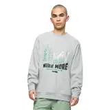 Buzo de cuello redondo Merrell, color gris melange, con estampa frontal temática de montaña y bosque en tonos verdes y blancos, y texto 'Hike More'.