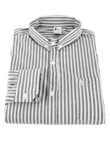 Camisa de hombre a cuadros rojos y blancos, de manga larga y corte clásico.