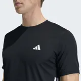 Remera deportiva Adidas de entrenamiento, color negro, con cuello redondo y mangas cortas. Presenta las icónicas tres rayas blancas de la marca en los laterales y el logo de Adidas en el pecho. Confeccionada en tejido técnico transpirable con tecnología Climacool.
