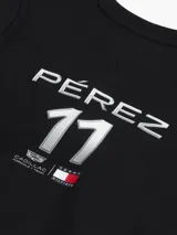 Buzo negro de cuello redondo Tommy Hilfiger, confeccionado en puro algodón, con diseño gráfico en el pecho que incluye el número 11 y el logo de la colaboración con Cadillac Formula 1 Team.