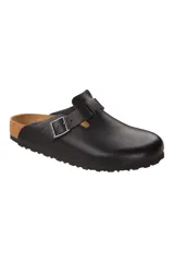 Zueco Birkenstock Boston color negro de cuero, con plantilla anatómica de corcho y suela de goma.