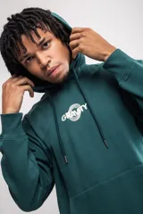 Canguro verde oscuro de felpa con capucha, corte oversize y estampado frontal con la palabra "Gravity" en blanco.