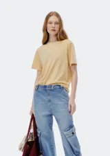 Camiseta verde de algodón de corte recto y mangas cortas.